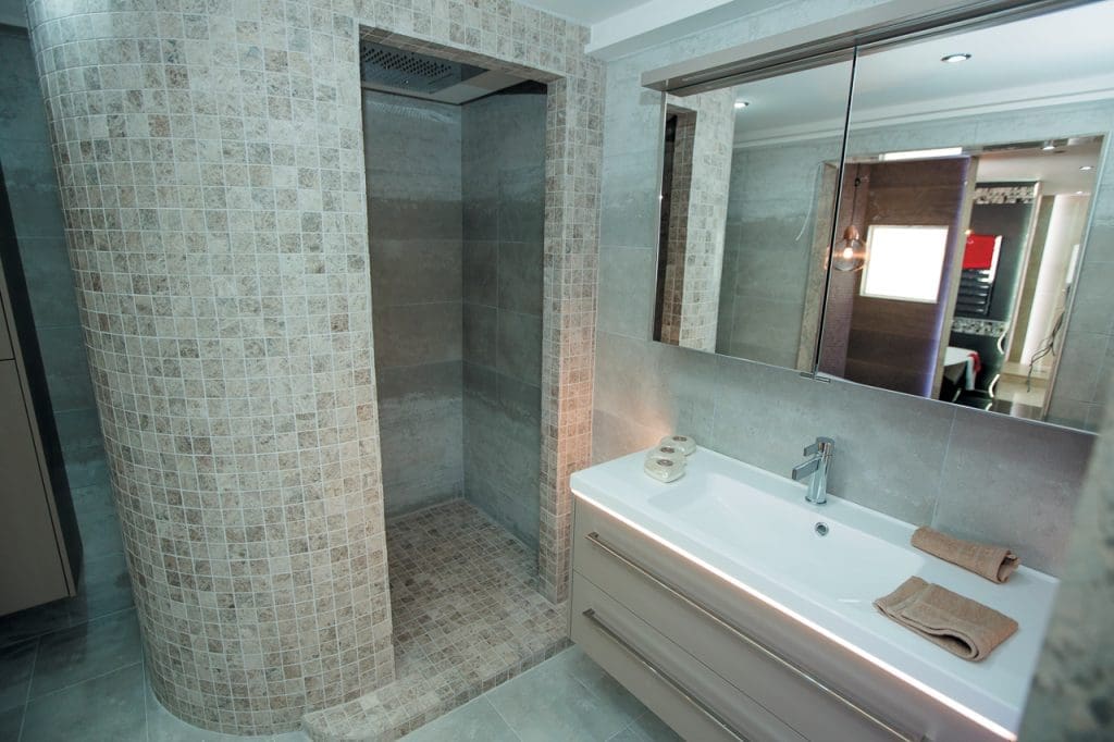 Bathroom Bliss – Bathroom by Leonide Interiors
