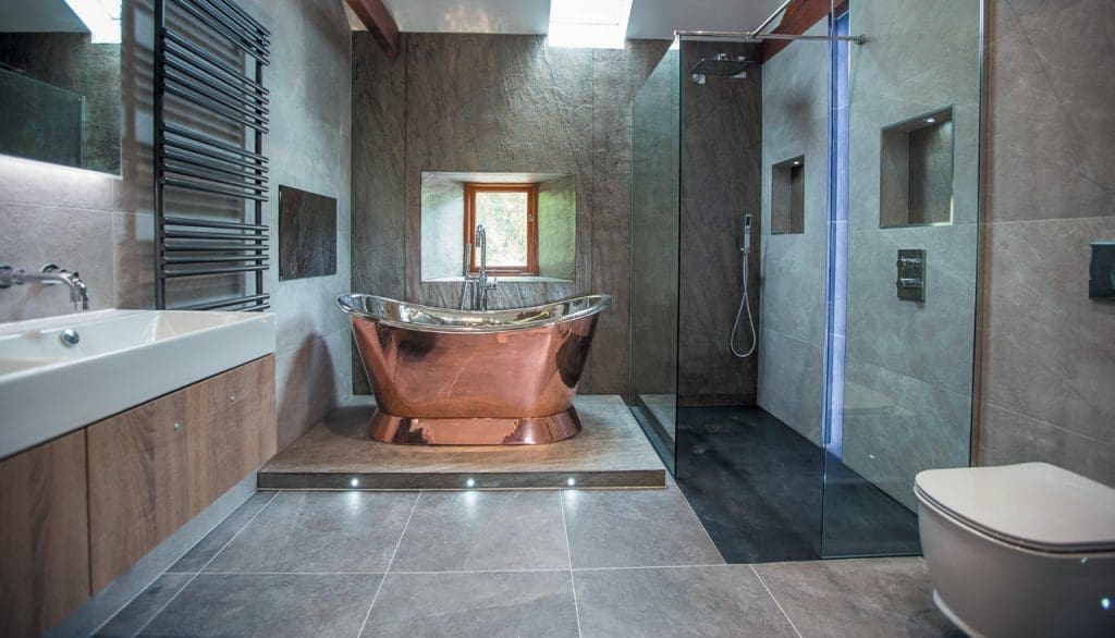 Bathroom by Leonide Interiors