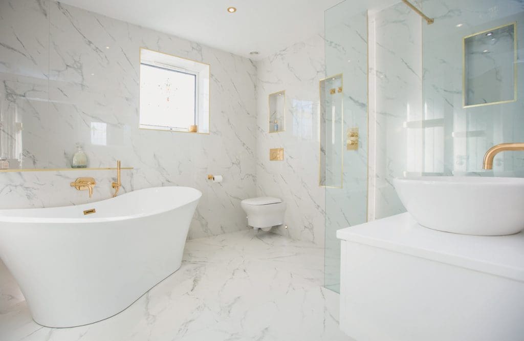 Bathroom by Leonide Interiors