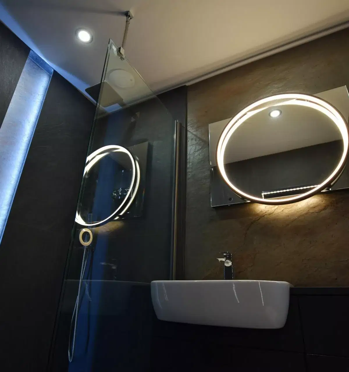 Narnia En-suite Bathroom