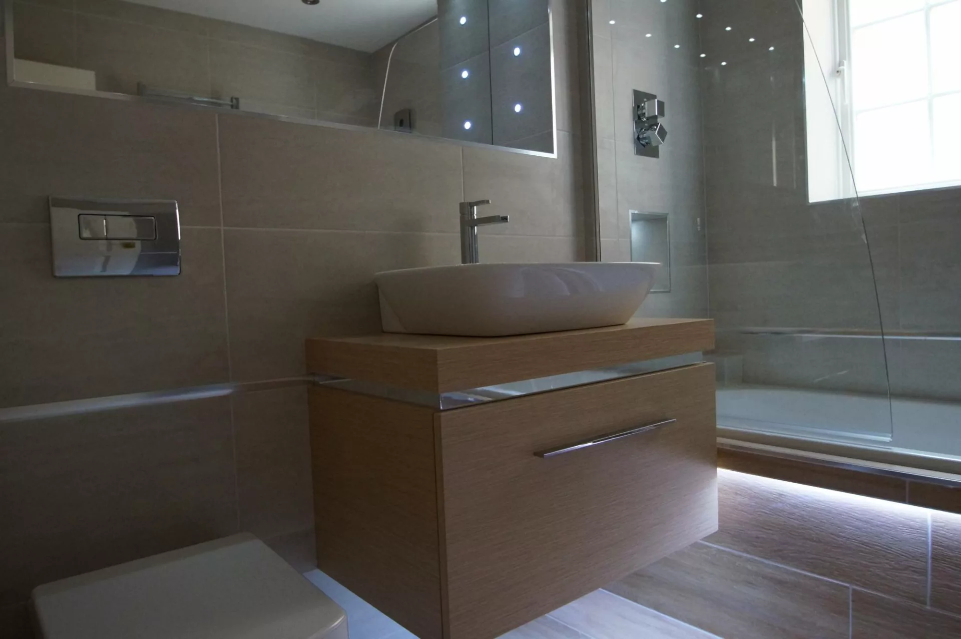 Light Oak Bathroom Design