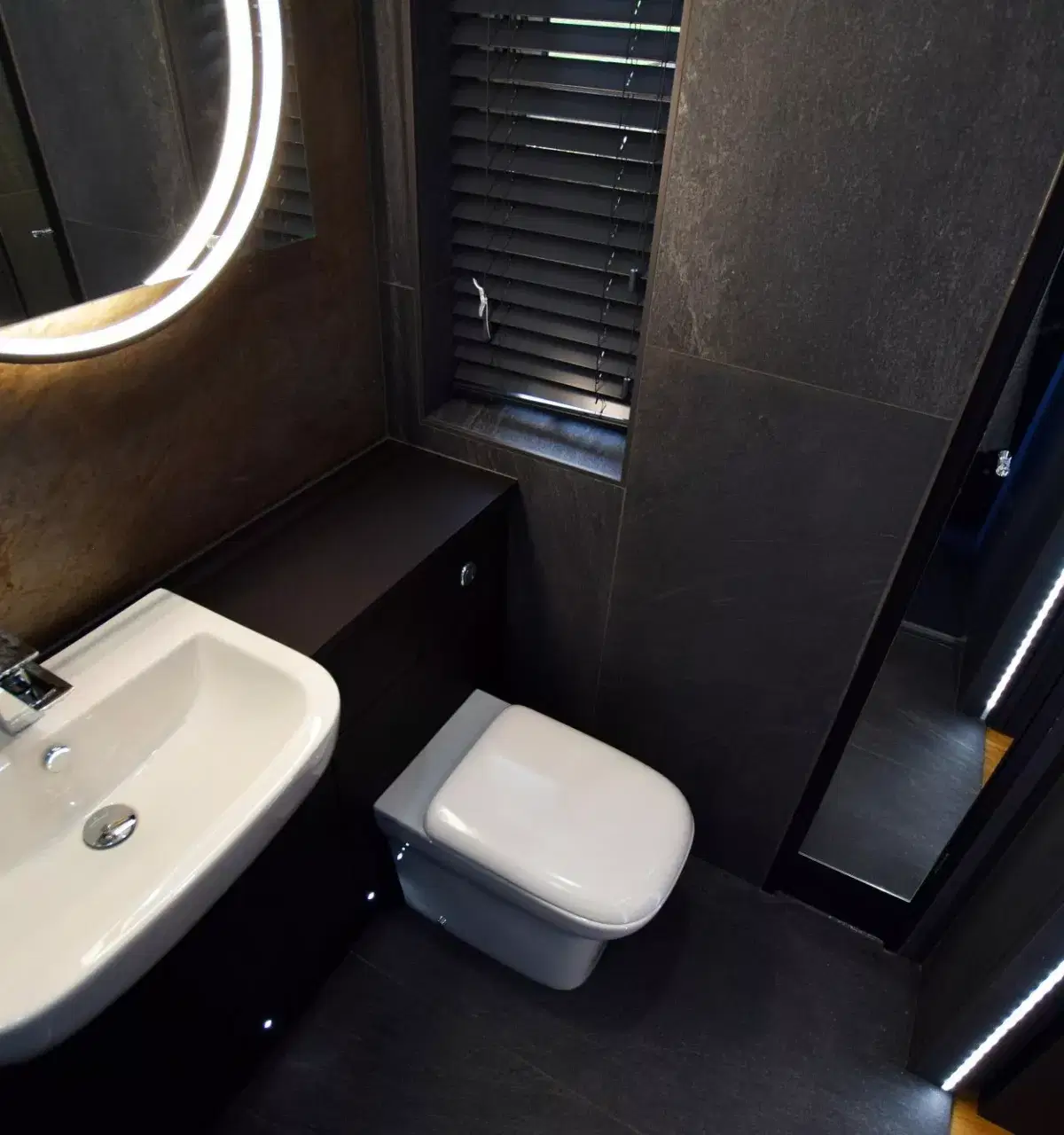 Narnia En-suite Bathroom