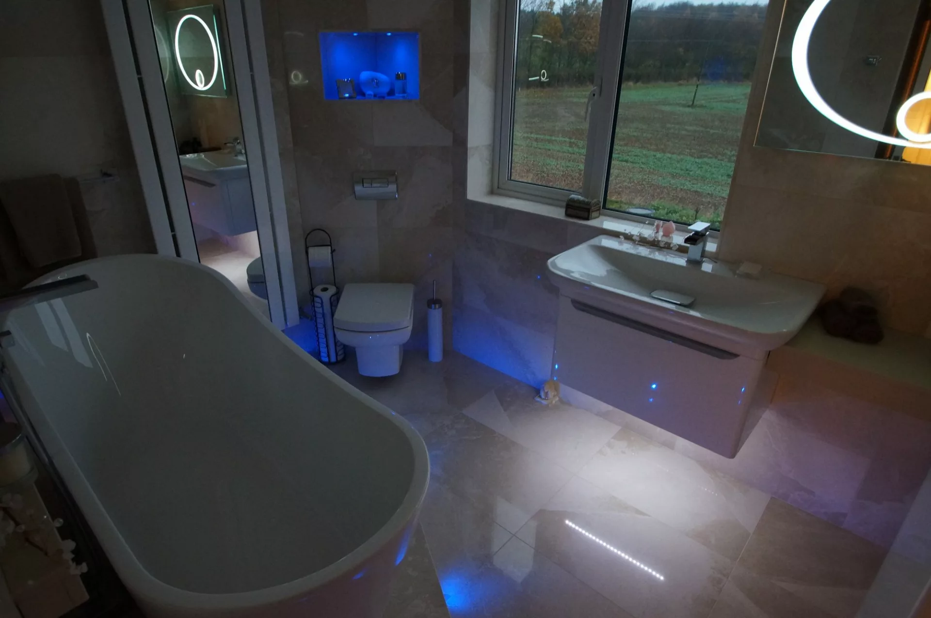 Italian Cream Coloured Marble Bathroom Design