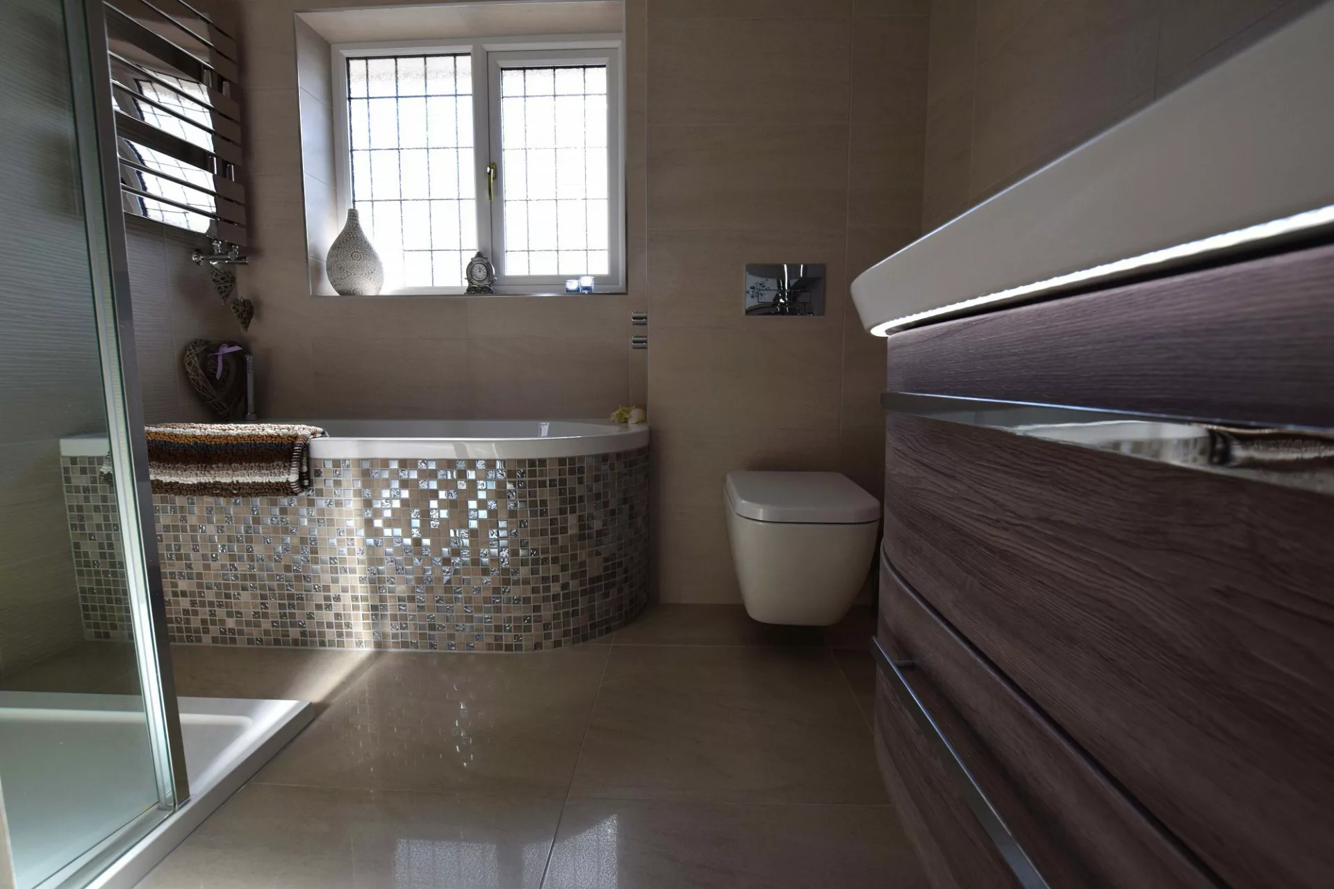 Subtle Beige Bathroom Design