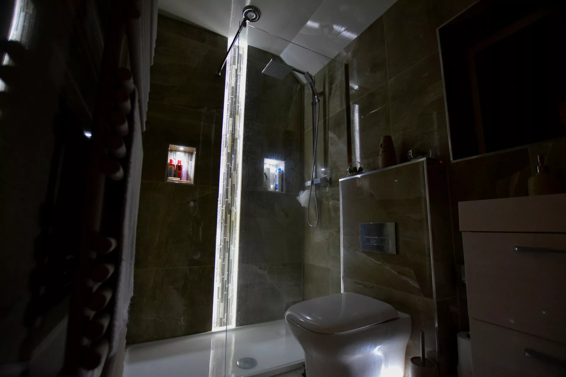 Taupe Stone And Mosaic Richness Bathroom Design