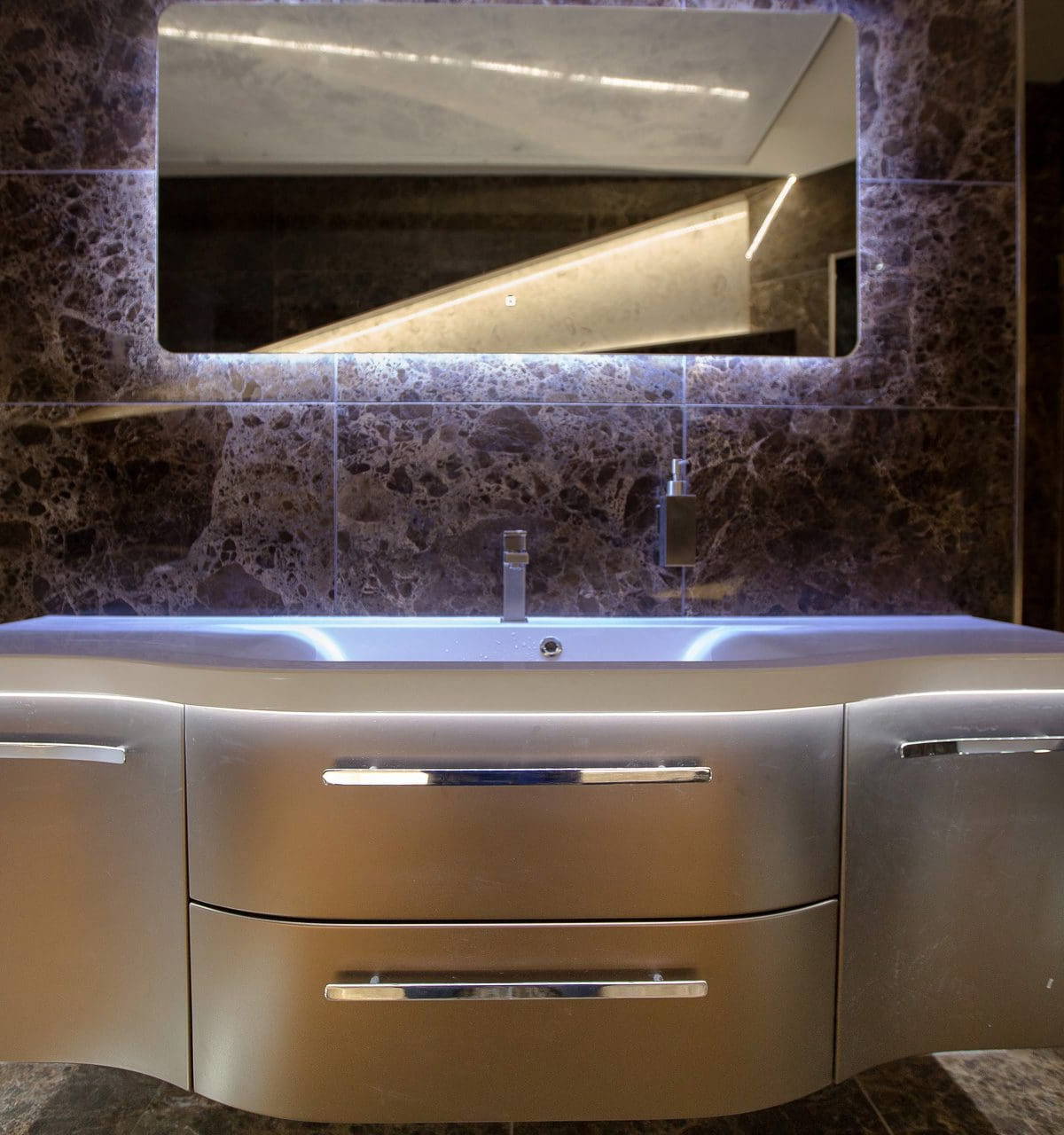 Leonide Interiors Bathroom Design Lightning