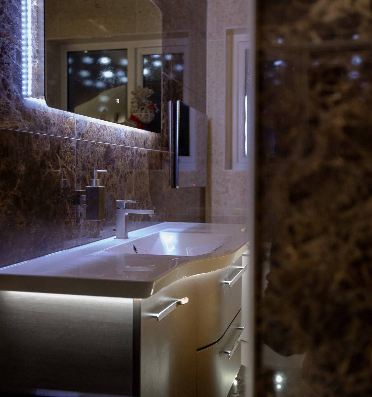 Leonide Interiors Bathroom Design Lightning