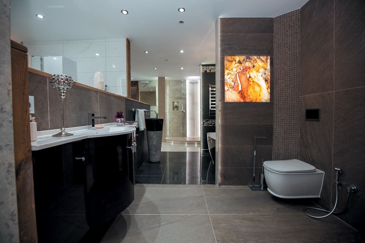 Bathroom by Leonide Interiors