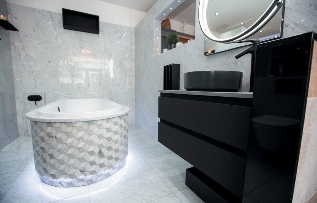 Bathroom by Leonide Interiors