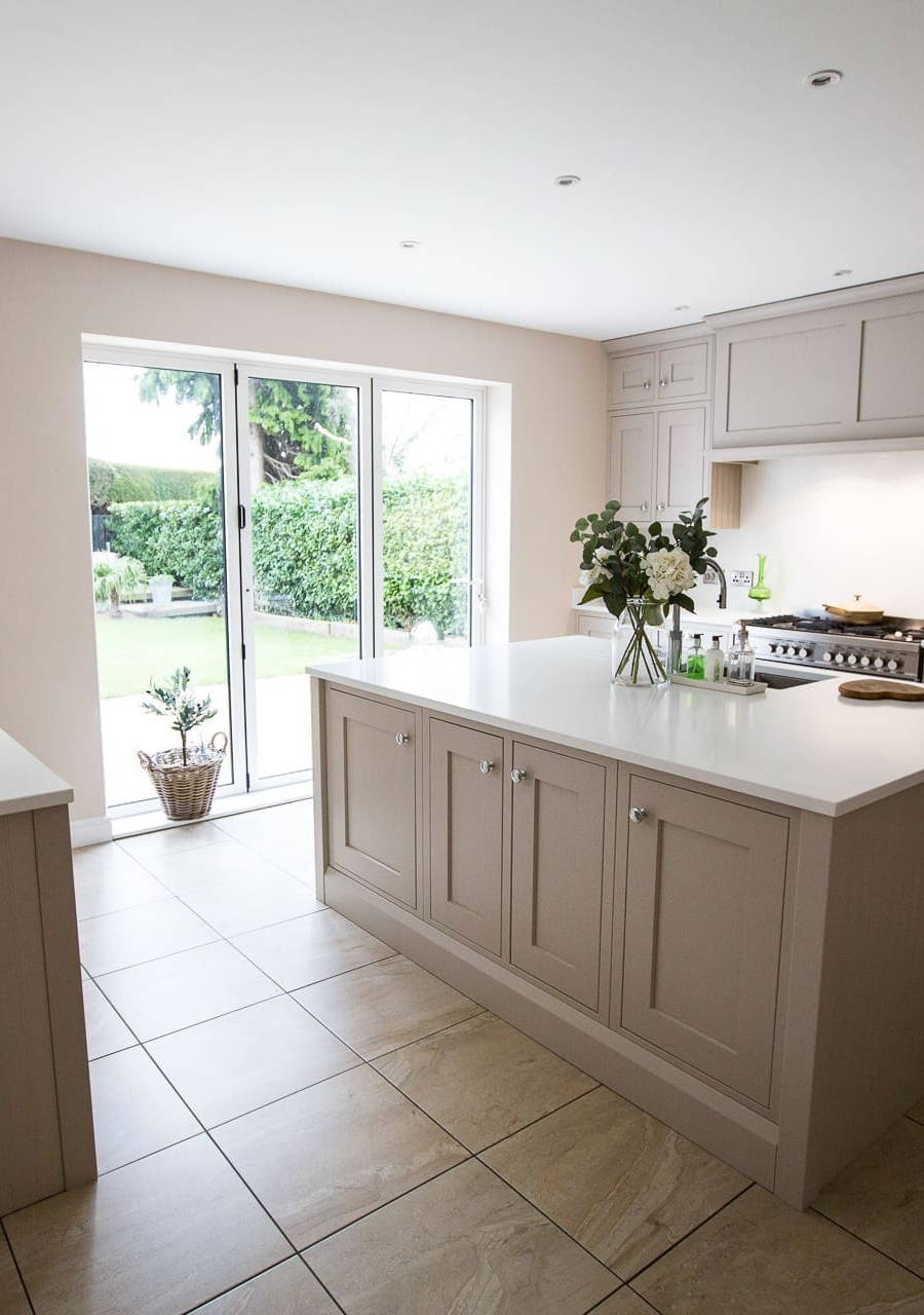 Kitchen by Leonide Interiors – English Tea