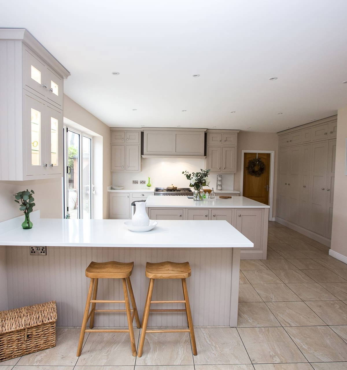 Kitchen by Leonide Interiors – English Tea