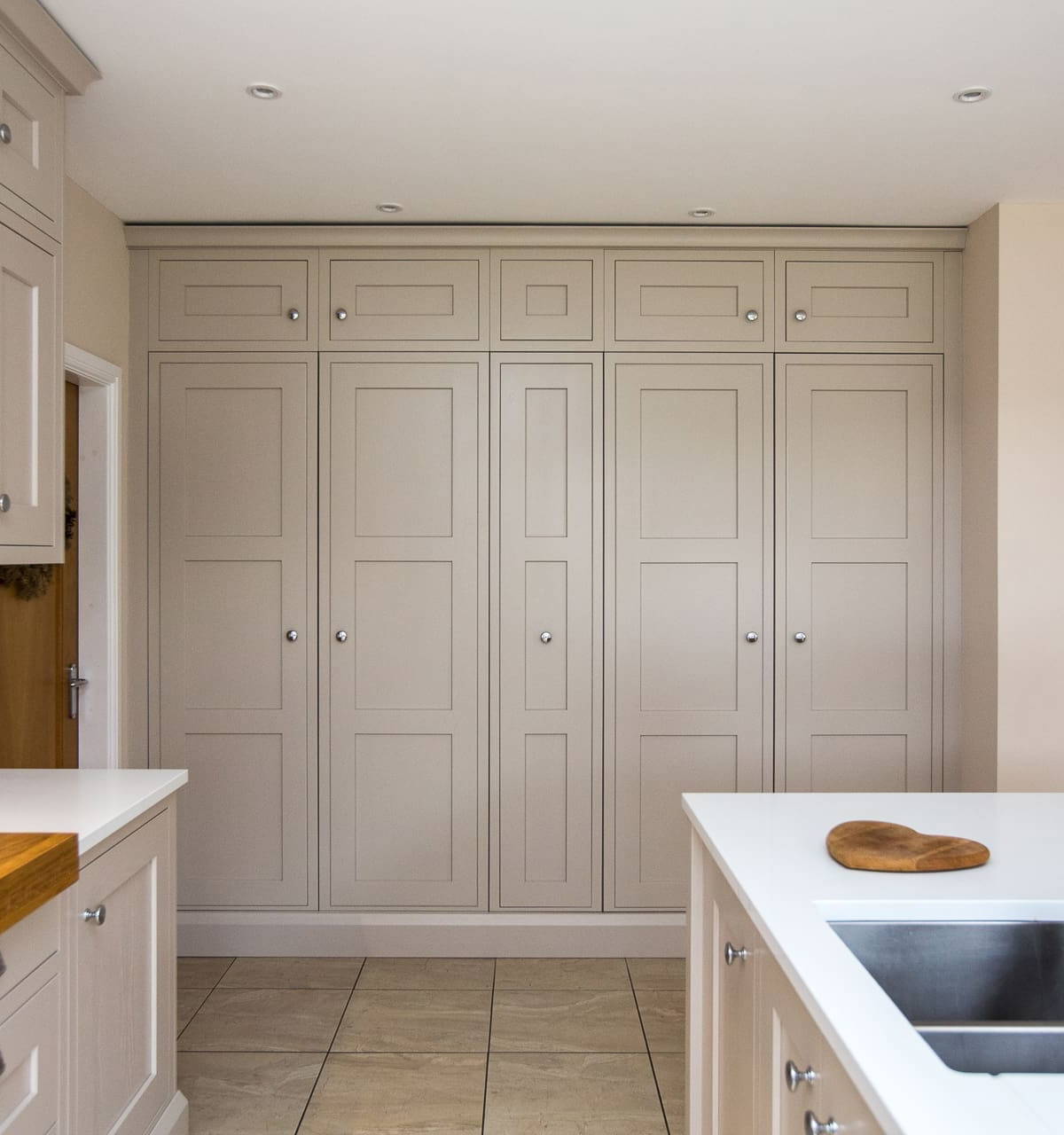 Kitchen by Leonide Interiors – English Tea