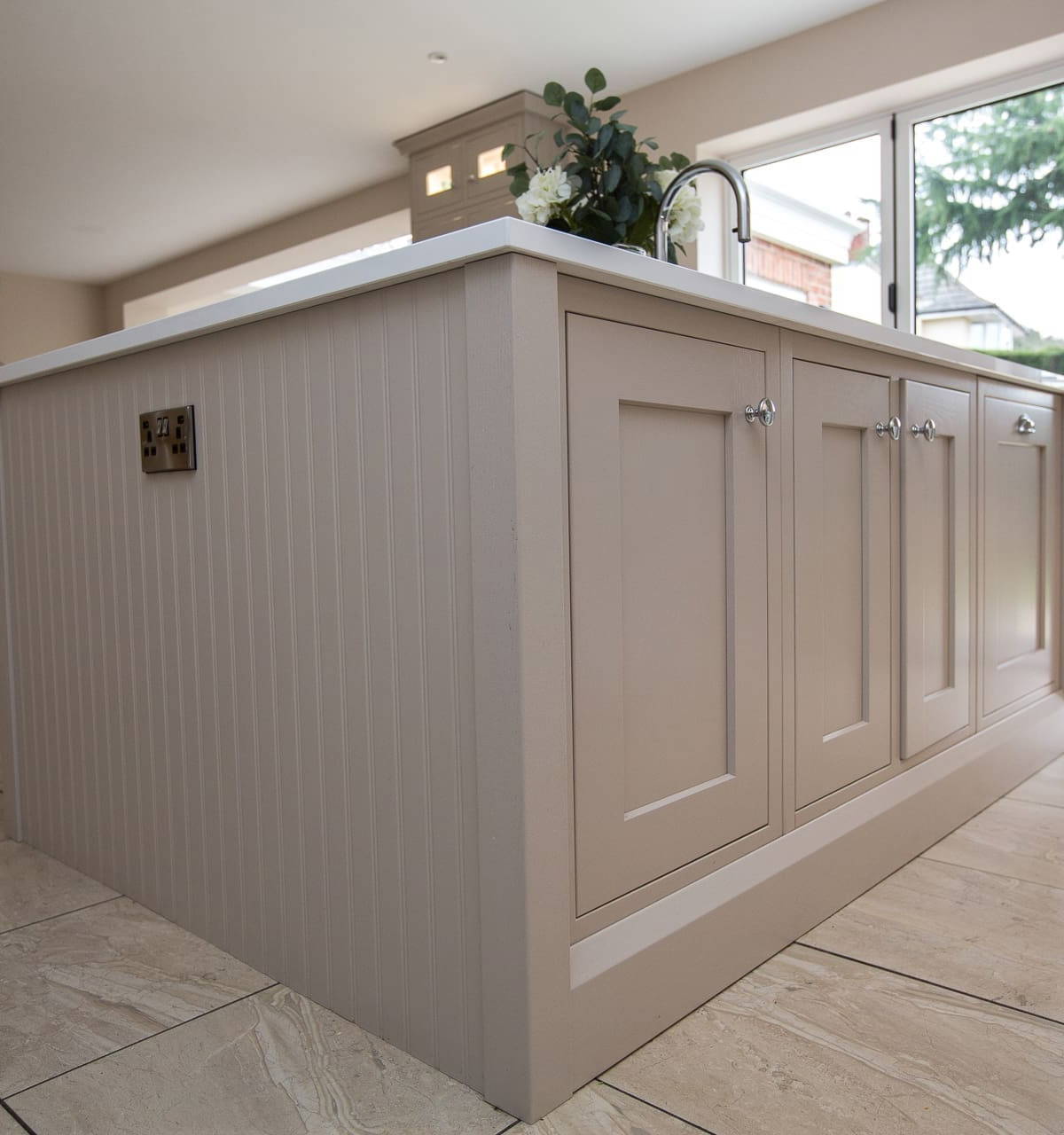 Kitchen by Leonide Interiors – English Tea