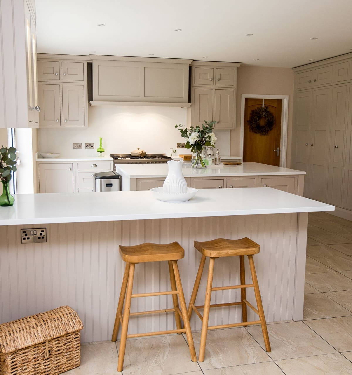 Kitchen by Leonide Interiors – English Tea