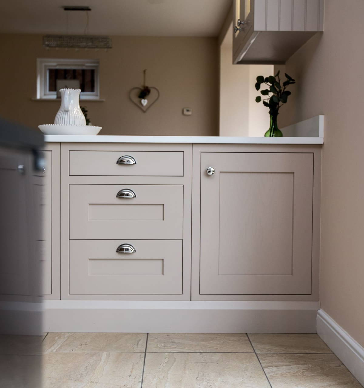 Kitchen by Leonide Interiors – English Tea