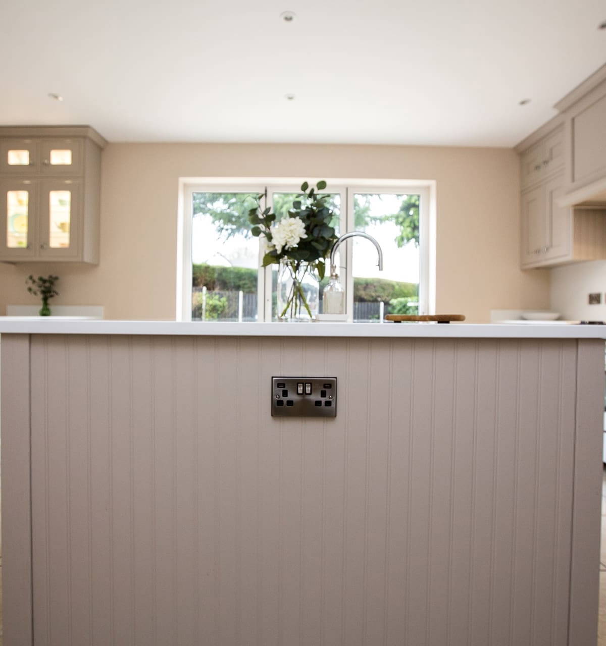 Kitchen by Leonide Interiors – English Tea