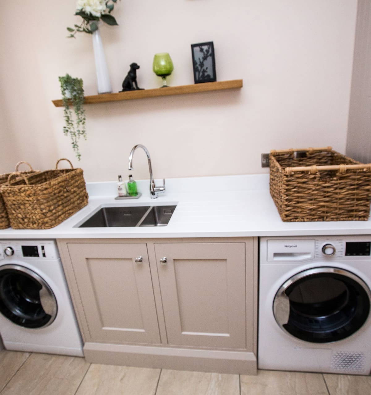 Kitchen by Leonide Interiors – English Tea