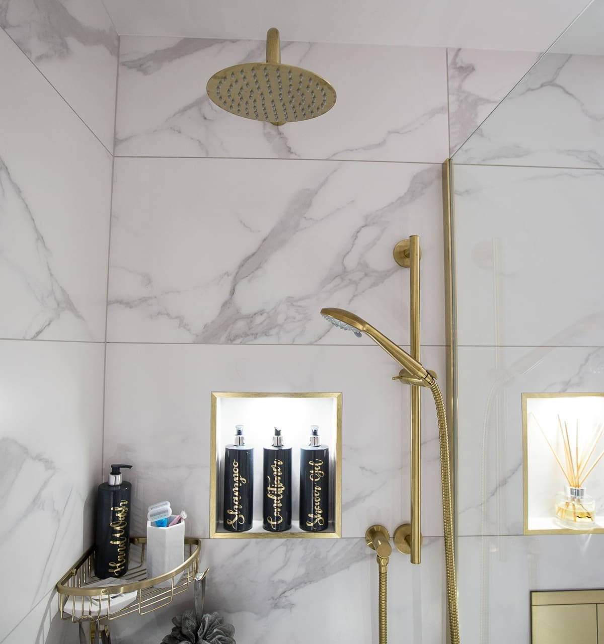 Bathroom by Leonide Interiors – Golden Pearl