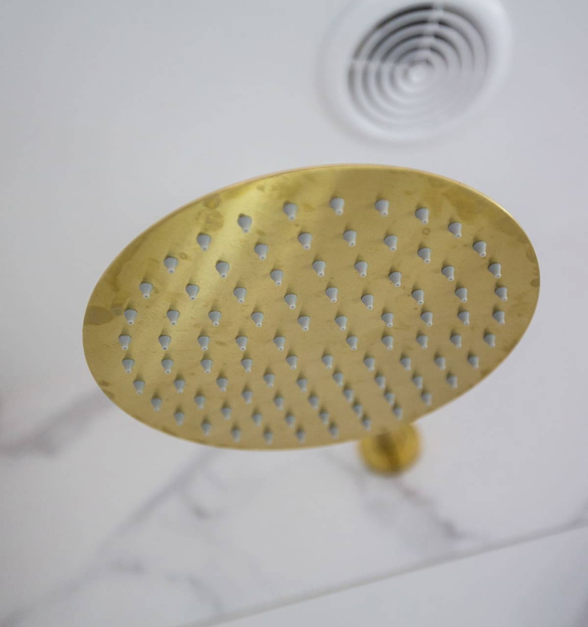 Bathroom by Leonide Interiors – Golden Pearl