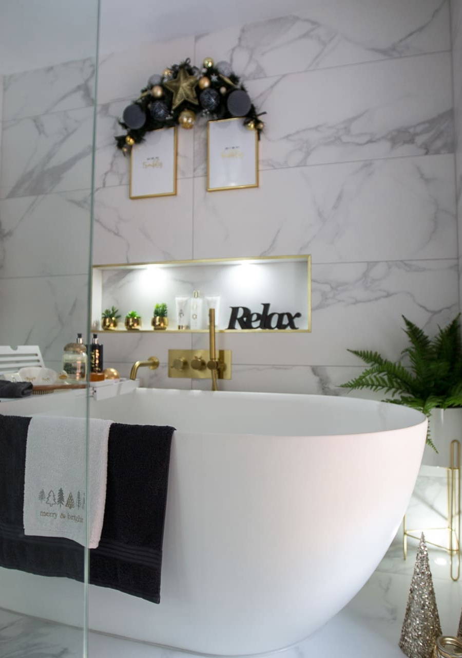Bathroom by Leonide Interiors – Golden Pearl