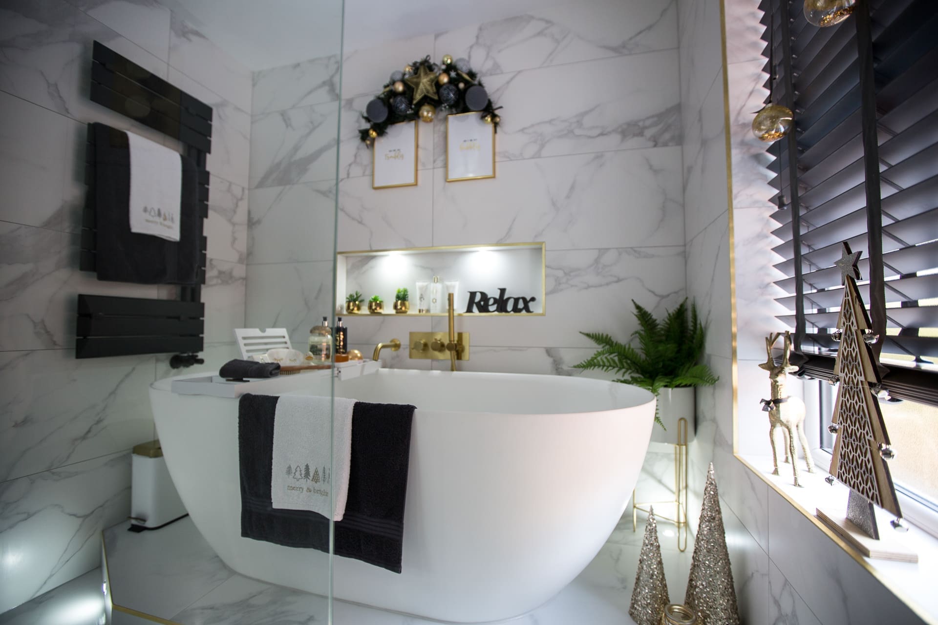 Bathroom by Leonide Interiors – Golden Pearl