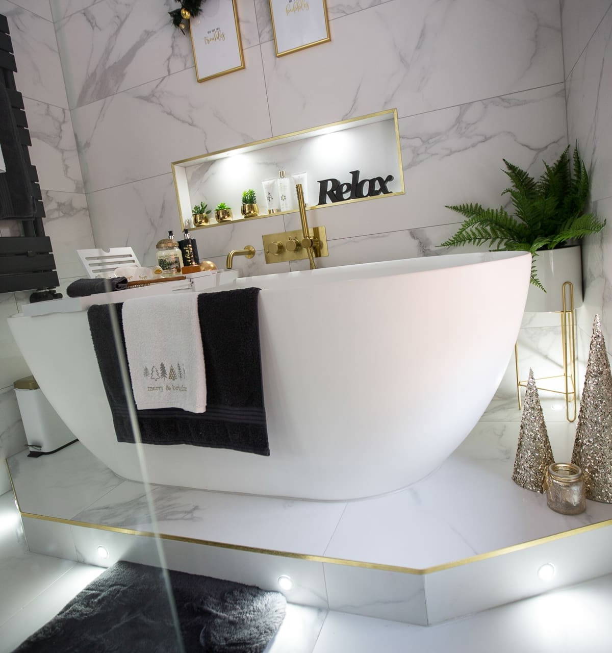 Bathroom by Leonide Interiors – Golden Pearl