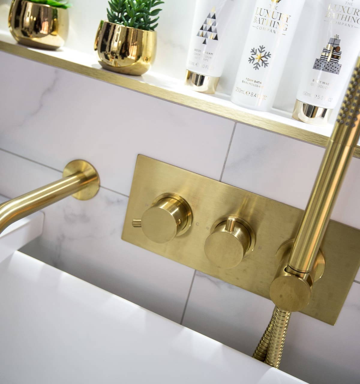 Bathroom by Leonide Interiors – Golden Pearl