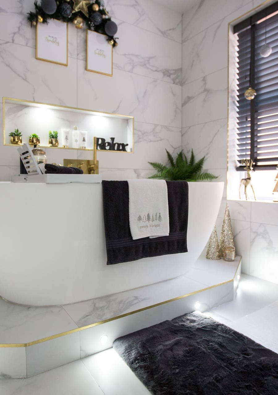 Bathroom by Leonide Interiors – Golden Pearl