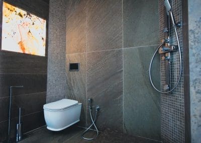 Award-Winning Leonide leads the way! 2 Bathroom by Leonide Interiors