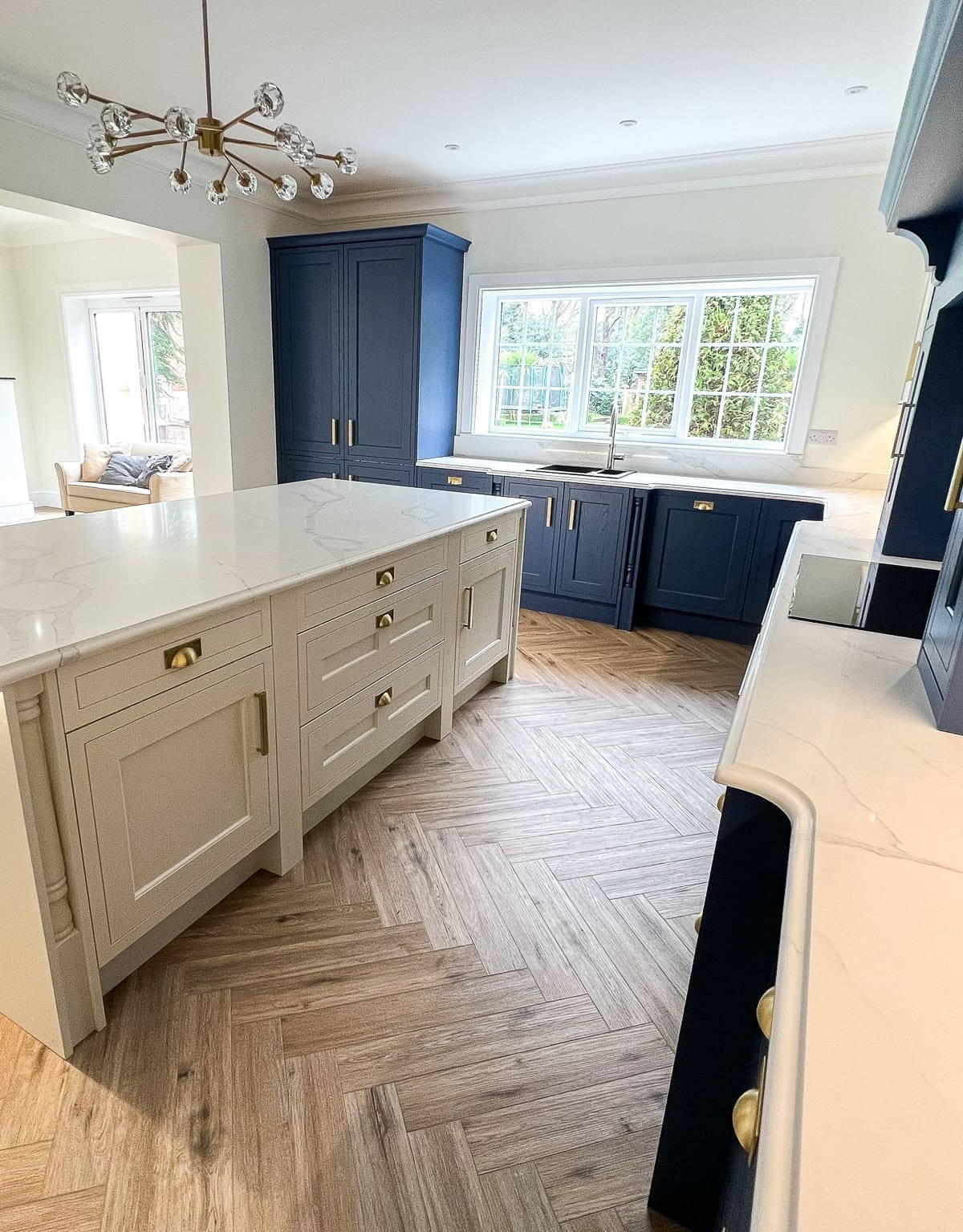 Kitchen by Leonide Interiors – Marina
