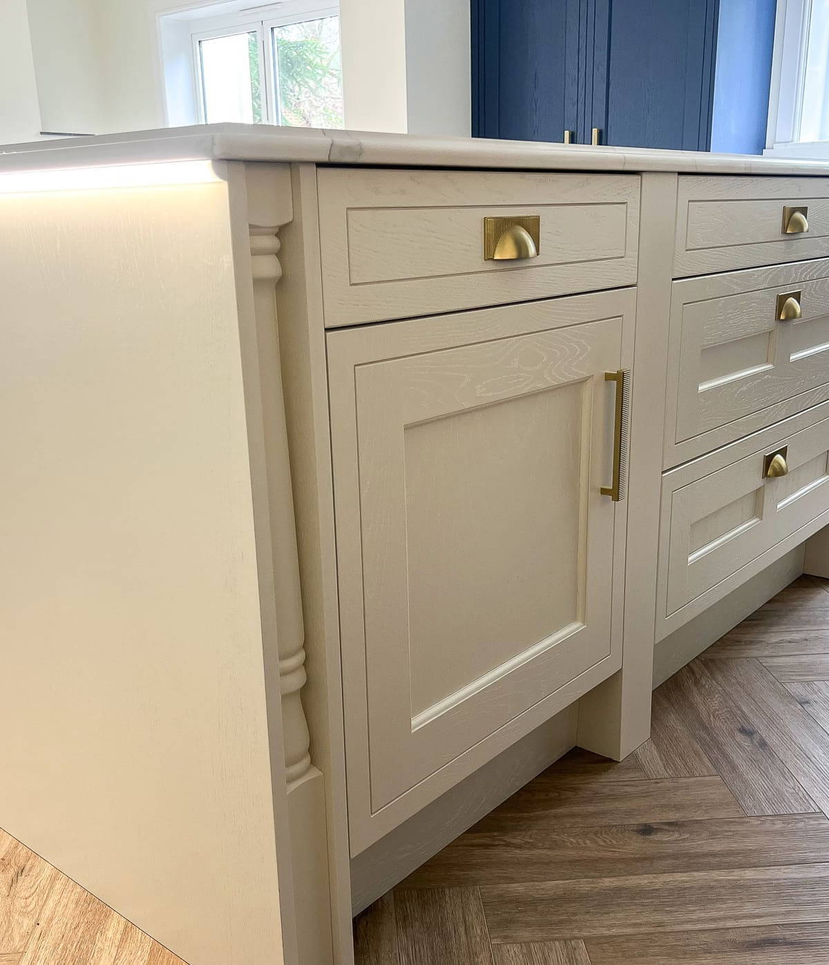 Kitchen by Leonide Interiors – Marina
