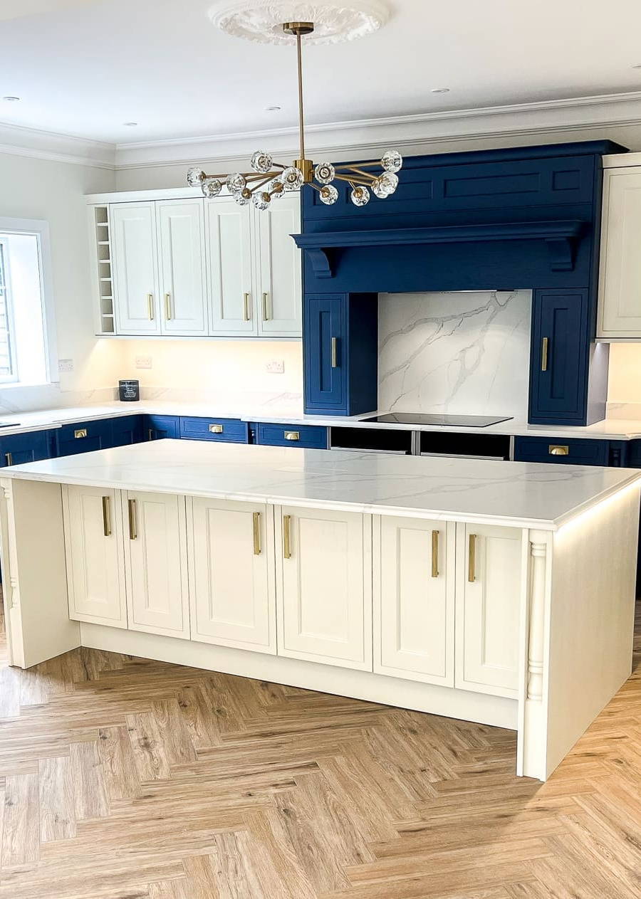 Kitchen by Leonide Interiors – Marina