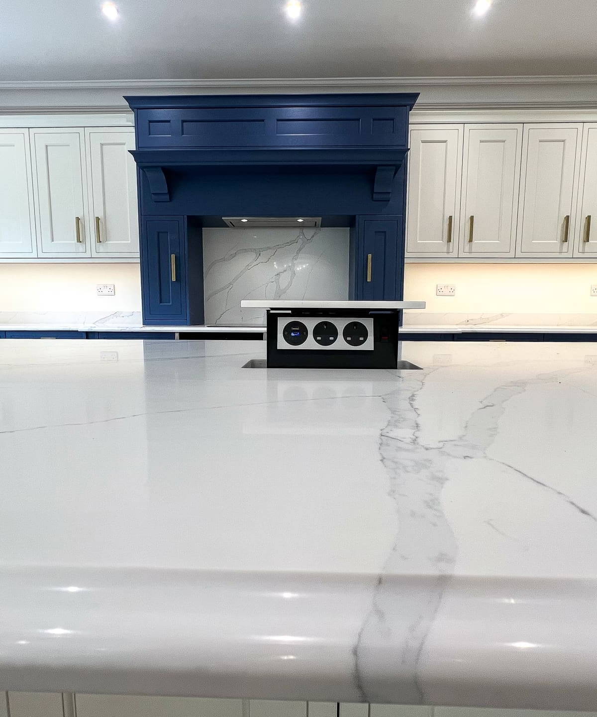 Kitchen by Leonide Interiors – Marina