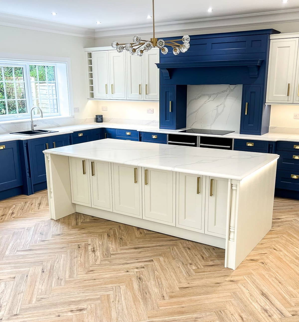 Kitchen by Leonide Interiors – Marina