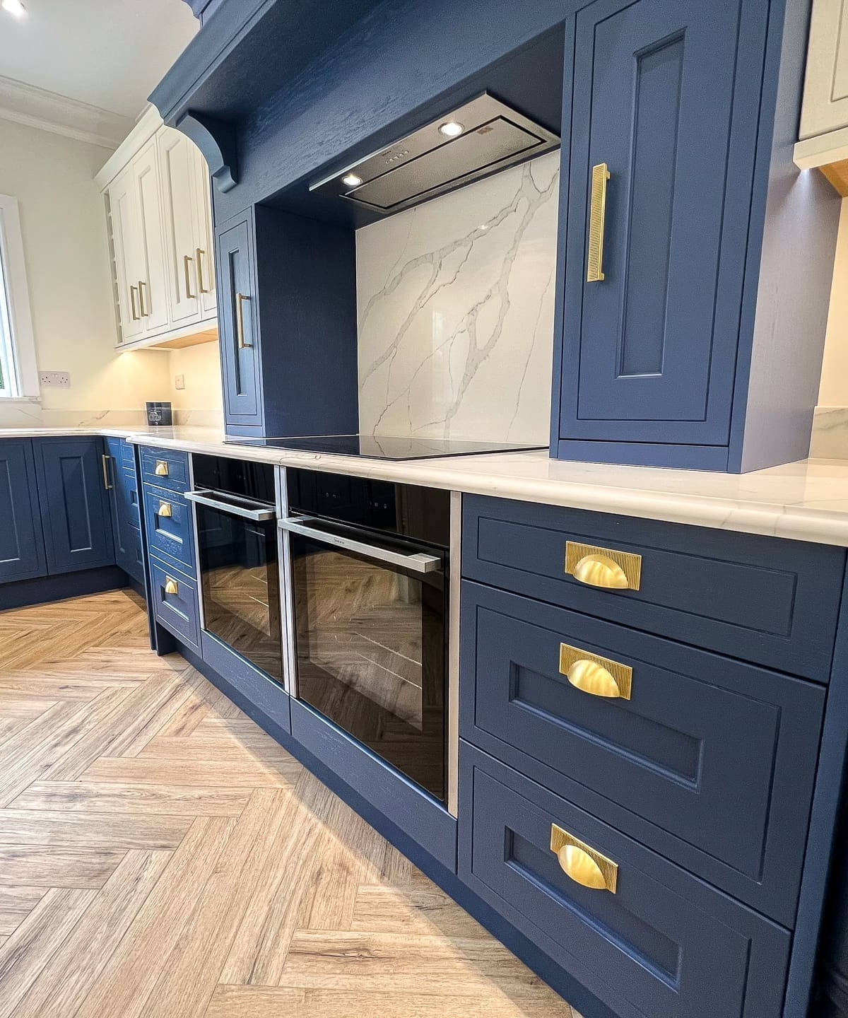Kitchen by Leonide Interiors – Marina