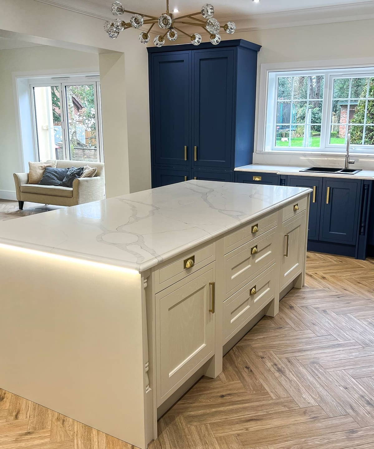 Kitchen by Leonide Interiors – Marina