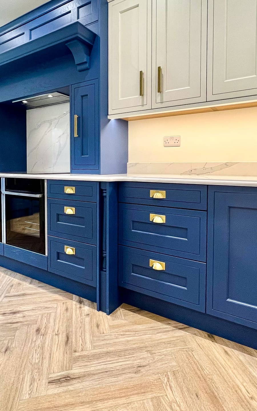 Kitchen by Leonide Interiors – Marina