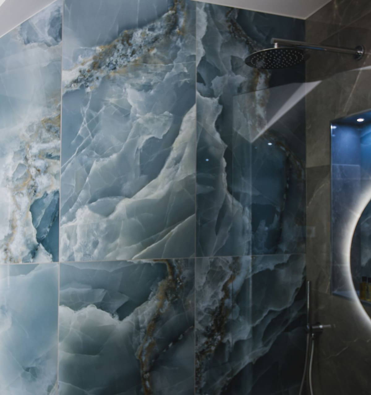 Bathroom by Leonide Interiors – Neptune