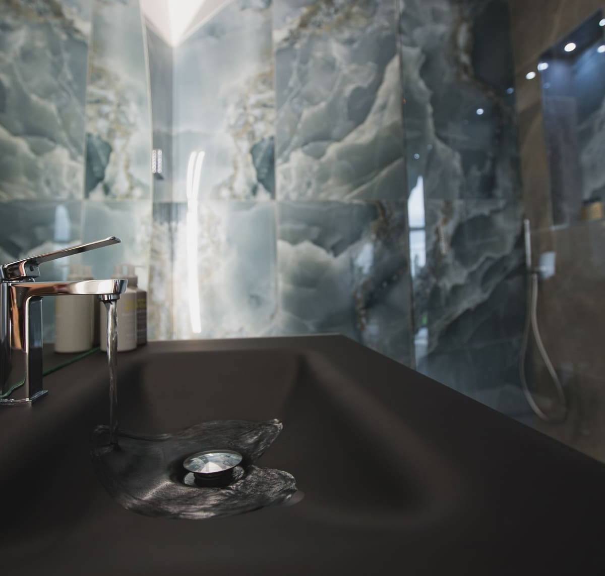 Bathroom by Leonide Interiors – Neptune