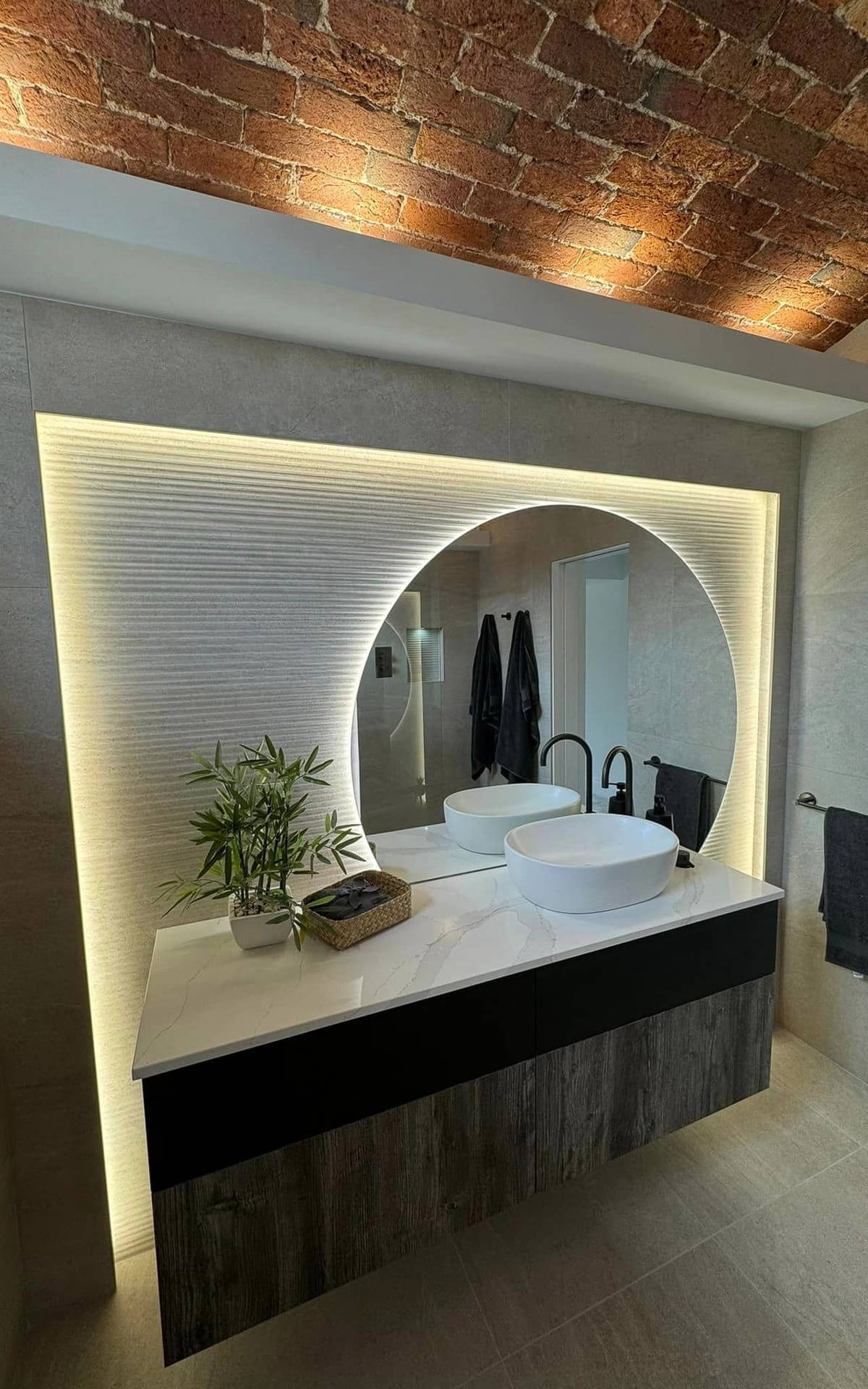 Bathroom by Leonide Interiors – Oasis