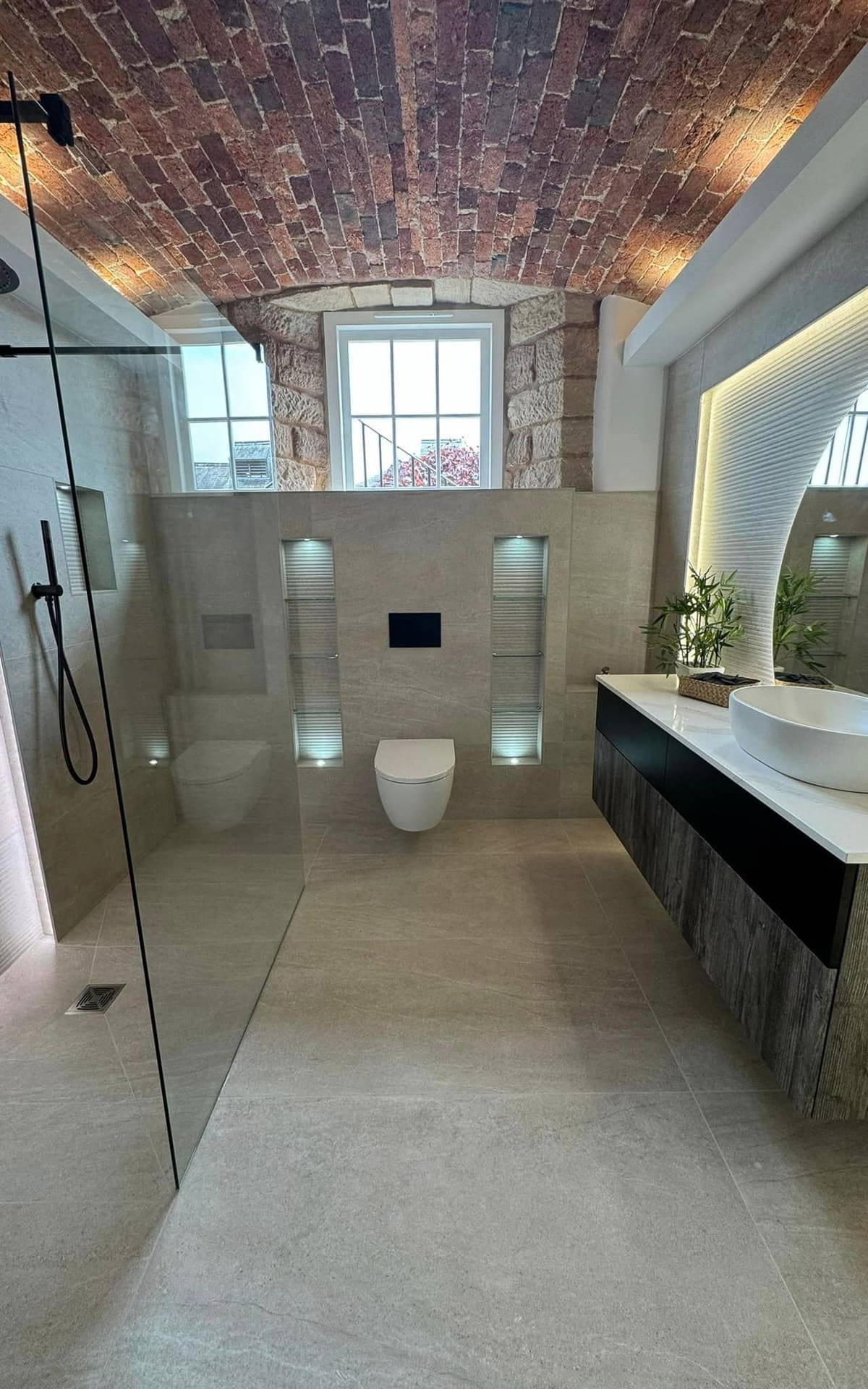 Bathroom by Leonide Interiors – Oasis