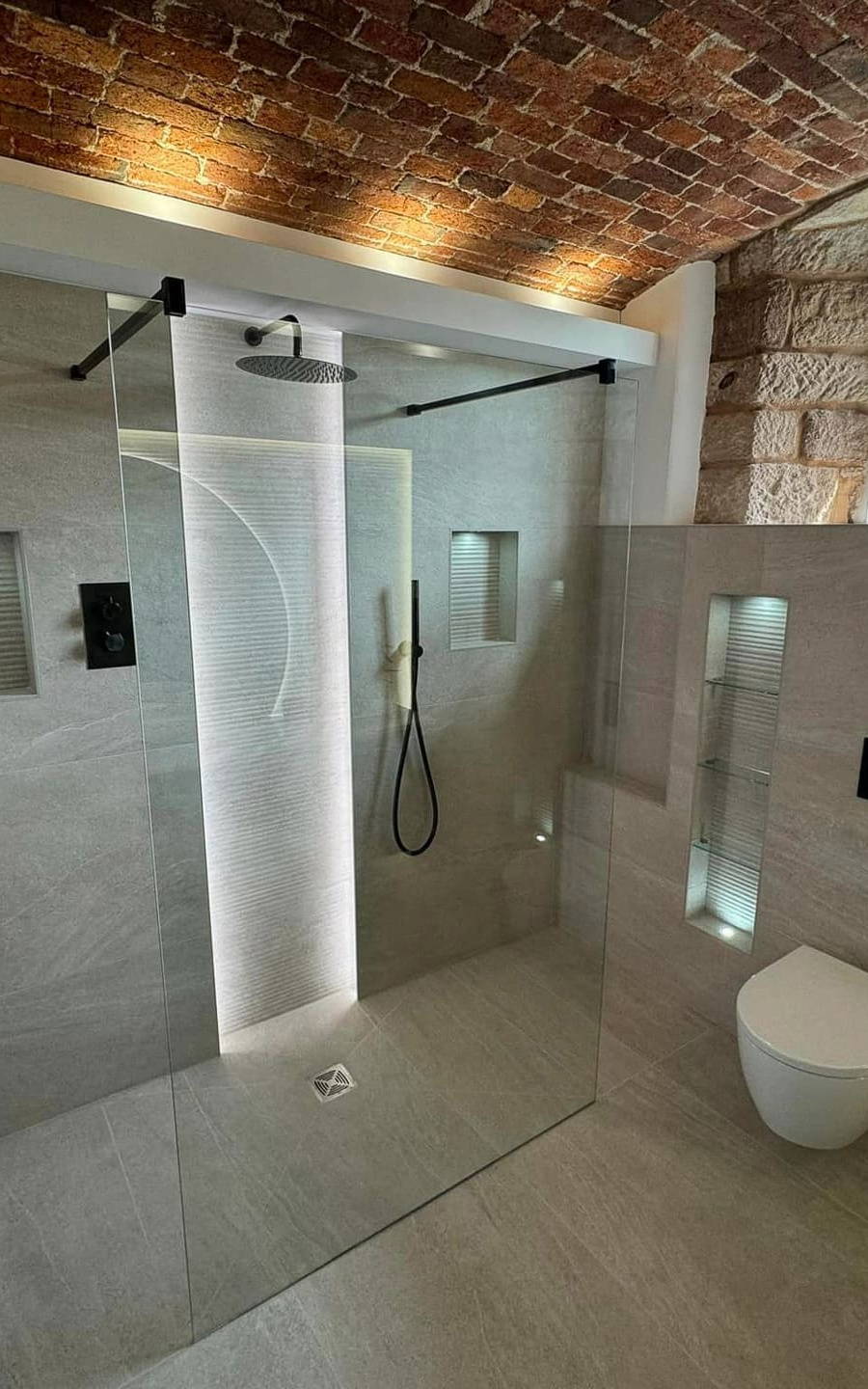 Bathroom by Leonide Interiors – Oasis