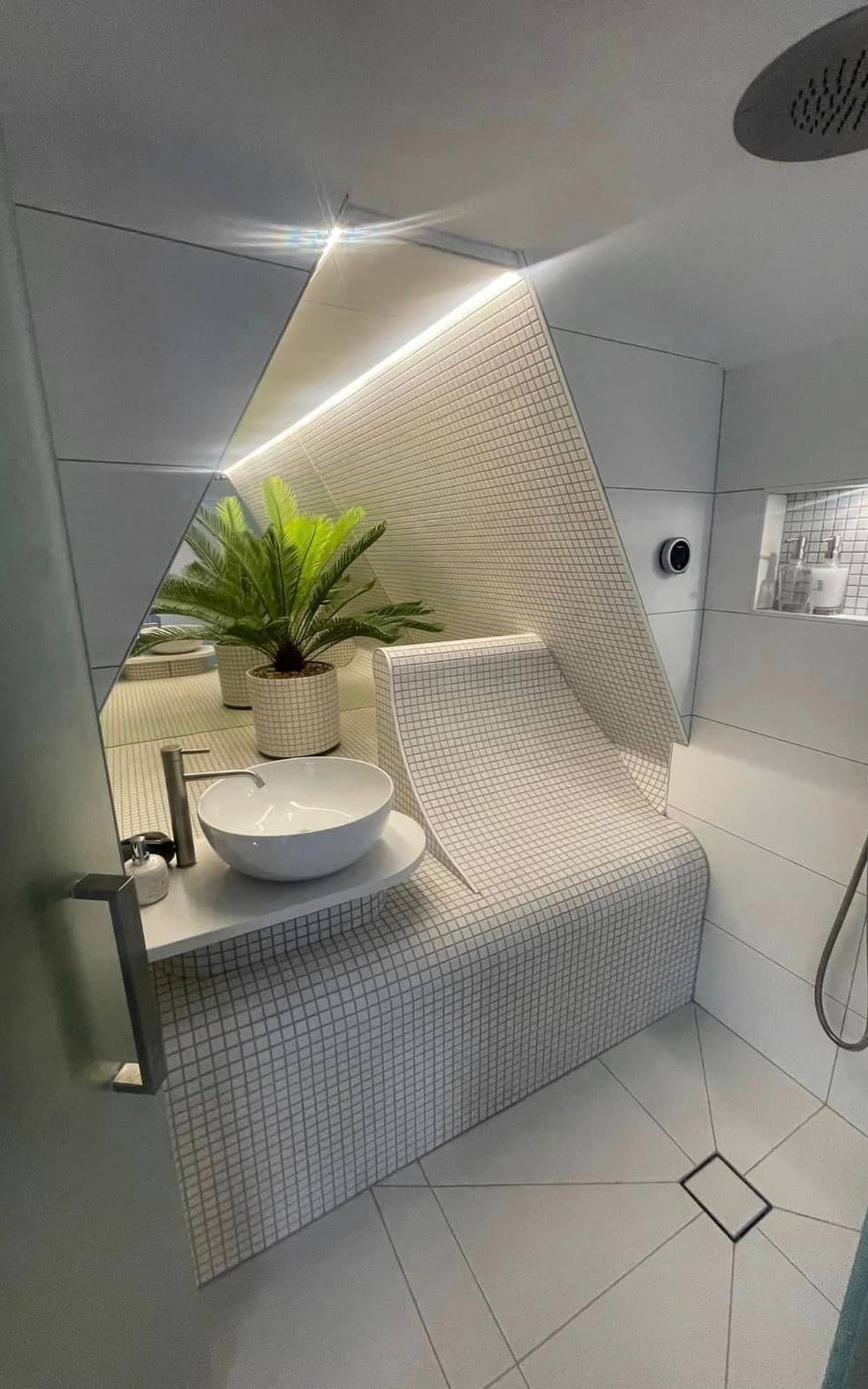 Bathroom by Leonide Interiors – Snow Drift