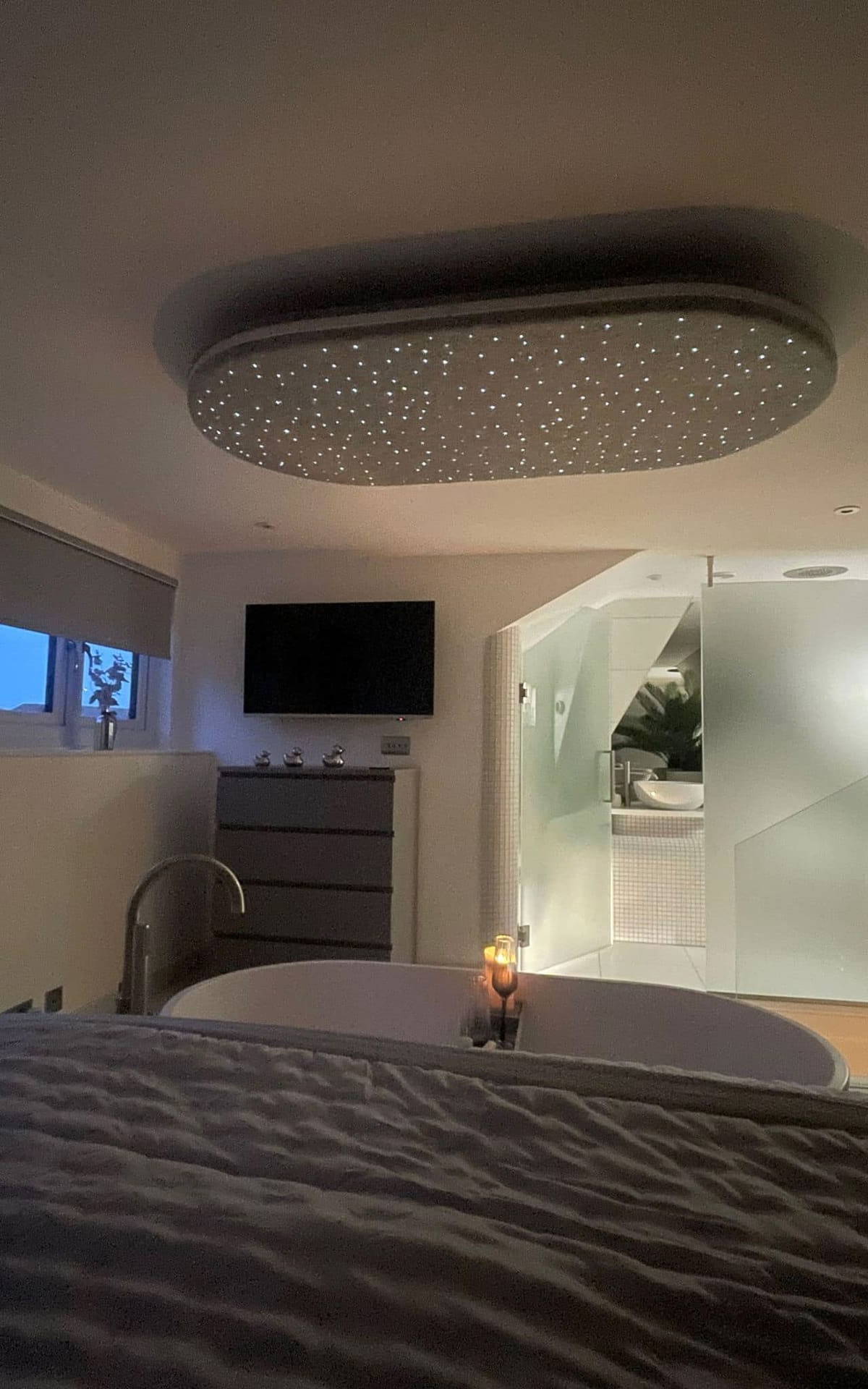 Bathroom by Leonide Interiors – Snow Drift